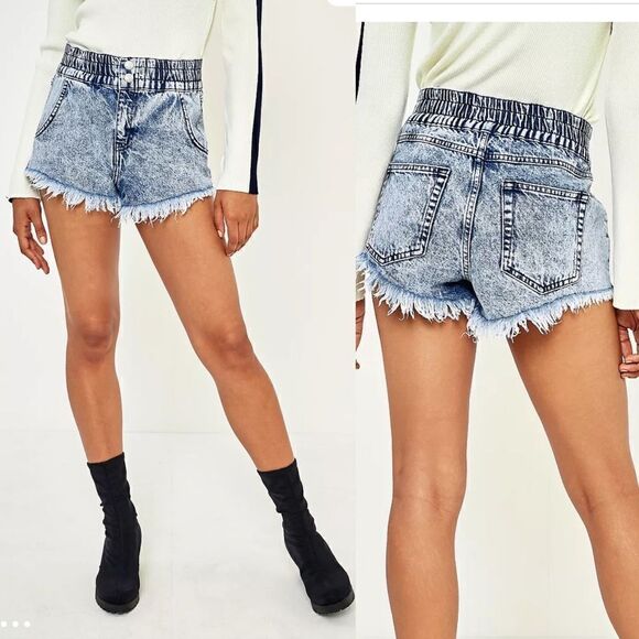 BDG Urban Outfitters Cheeky ‘80s Acid Wash Elastic Denim Shorts Size 29 - Picture 1 of 8